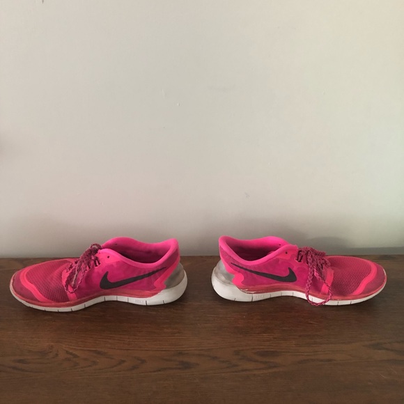 Two pairs of Pink youth Nike 6.5Y US - Picture 11 of 16